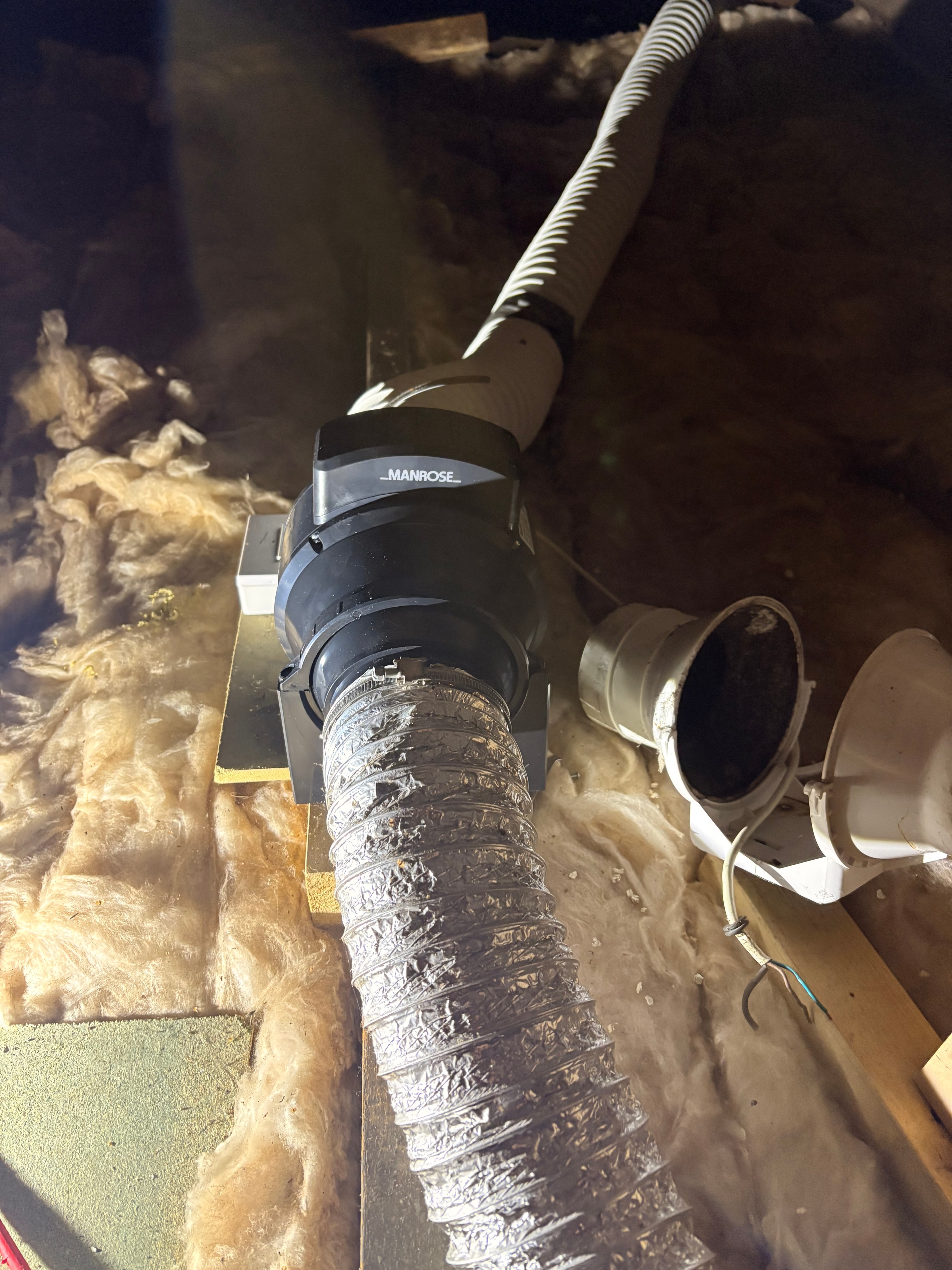 Manrose inline fan with flexible duct connected in loft space